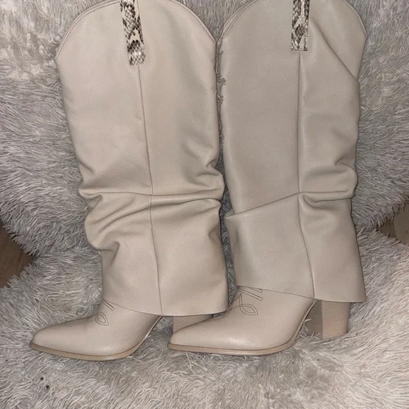 Steve Madden Lassy Fold over Boots - Picture 1 of 9